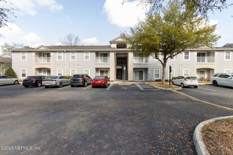 Condominium in Jacksonville FL 6106 MAGGIES Circle.jpg