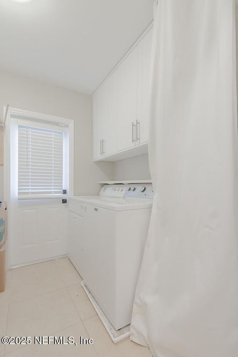 Single Family Residence in Jacksonville FL 7130 SINGAPORE Road 16.jpg