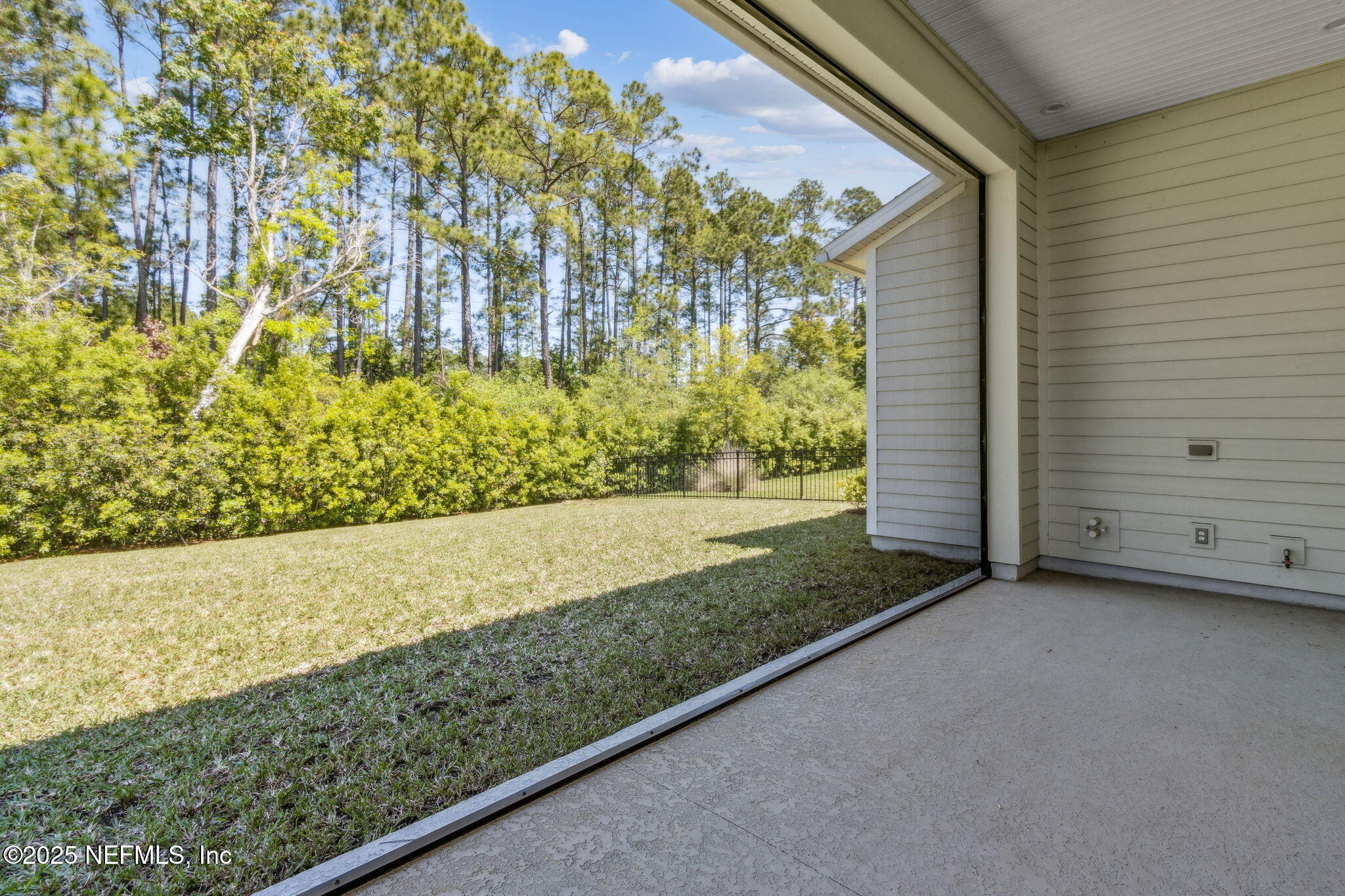 Single Family Residence in Fernandina Beach FL 95214 GOLDEN GLOW Drive 24.jpg