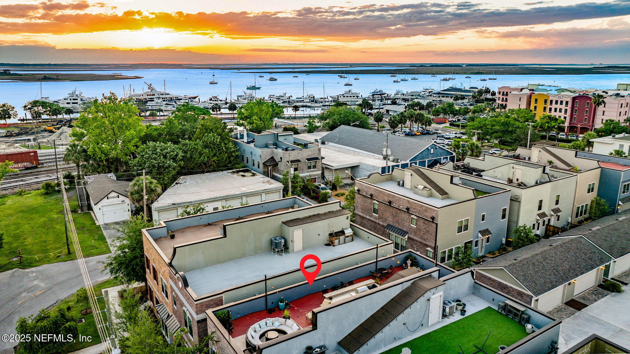 Townhouse in Fernandina Beach FL 217 BEECH Street 1.jpg