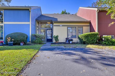 Condominium in Jacksonville FL 6206 LAKE TAHOE Drive.jpg