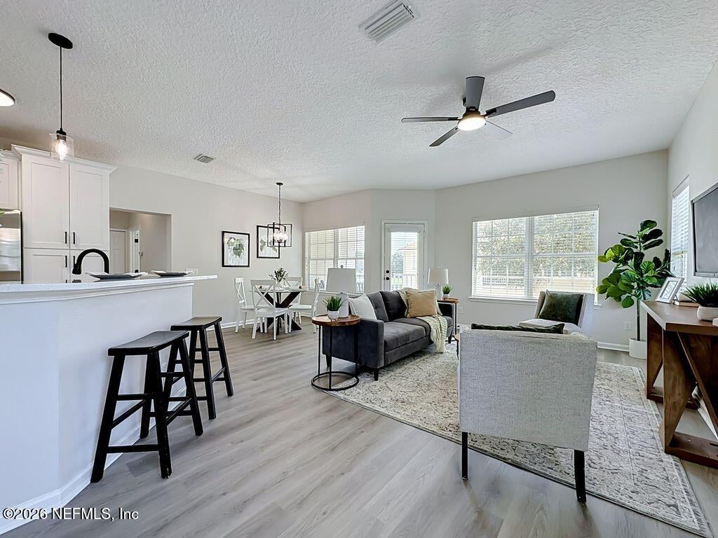 1725 Forest Lake Cir, Jacksonville, FL 32225