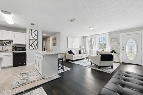 Single Family Residence in Jacksonville FL 10605 ARNEZ Road.jpg