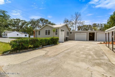 Single Family Residence in Fernandina Beach FL 103 S 14TH Street.jpg