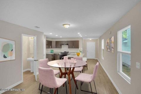 Single Family Residence in Jacksonville FL 7609 EATON Avenue 5.jpg
