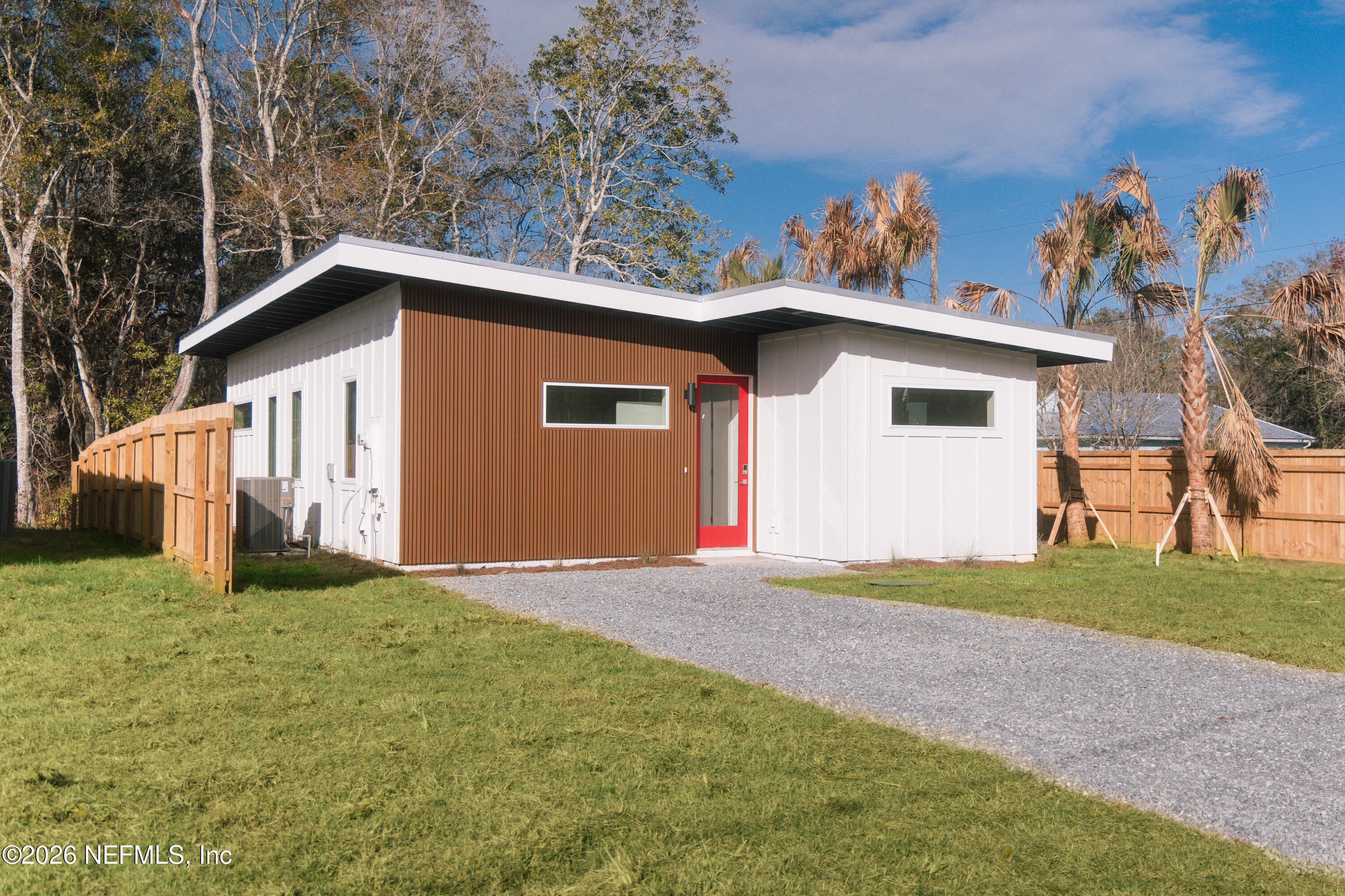 572 Woodlawn Rd, Saint Augustine, FL 32084