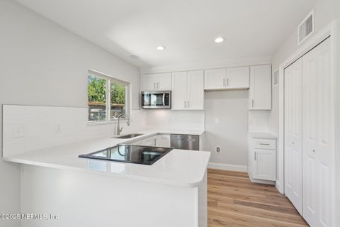 Townhouse in Jacksonville FL 8209 KENSINGTON Square.jpg