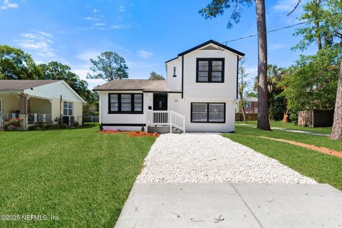 Single Family Residence in Jacksonville FL 1356 LECHLADE Street.jpg