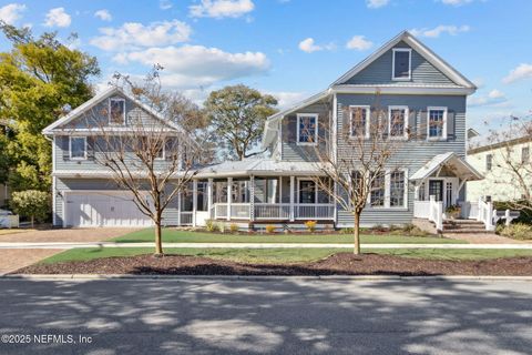 Single Family Residence in Fernandina Beach FL 111 S 7TH Street.jpg