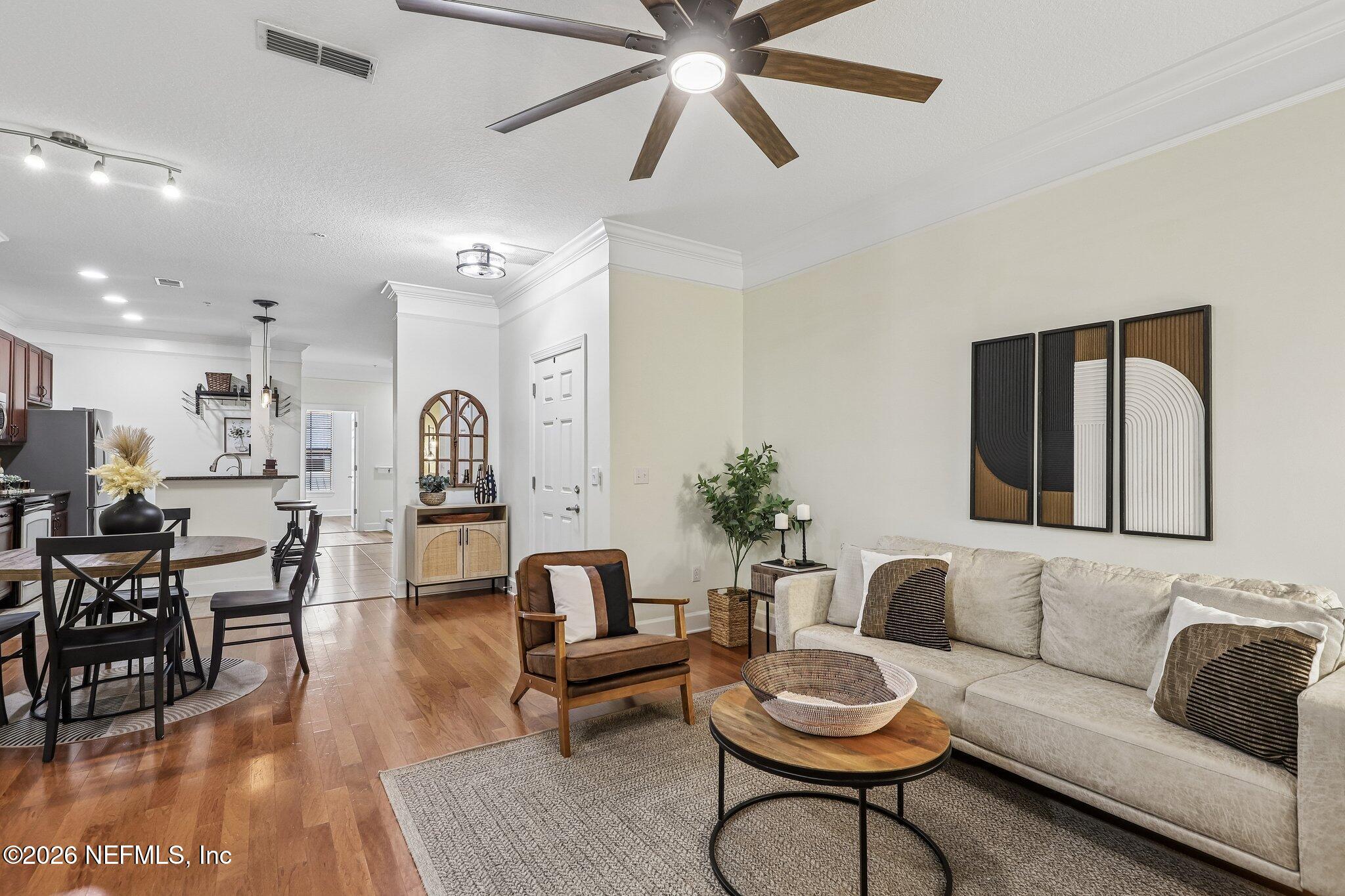 9823 Tapestry Park Cir, Jacksonville, FL 32246