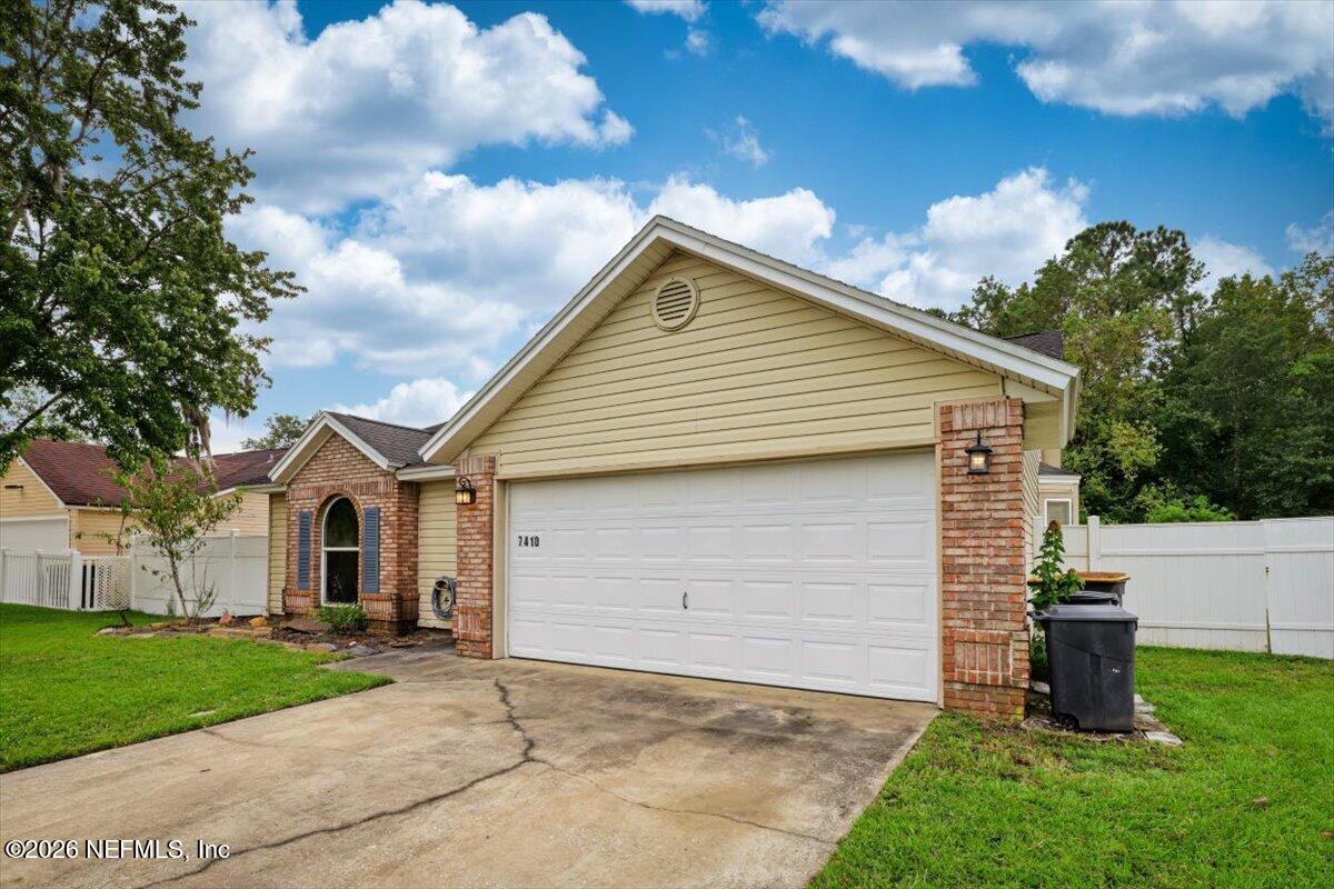 7410 Sweet Rose Ln, Jacksonville, FL 32244 photo