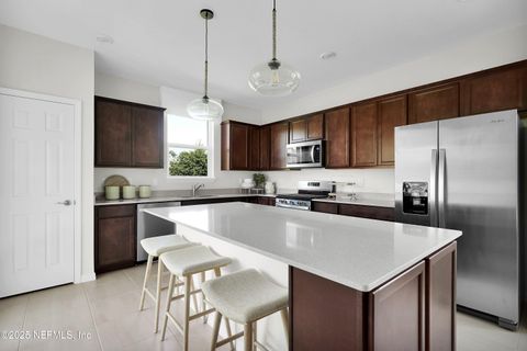 Single Family Residence in Yulee FL 321 TRANQUIL TRAIL Circle 7.jpg