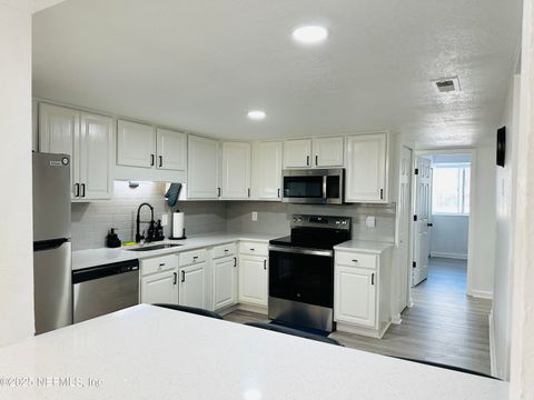 Condominium in Jacksonville FL 8880 OLD KINGS Road.jpg