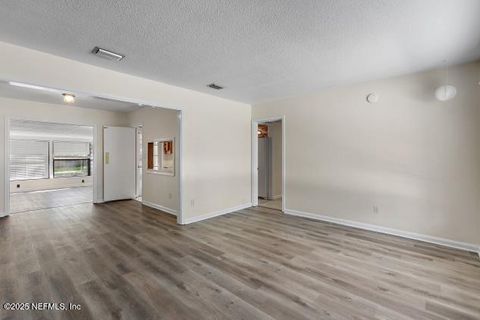 Single Family Residence in Jacksonville FL 6305 BAY RIDGE Road 5.jpg