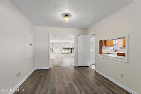 Single Family Residence in Jacksonville FL 6305 BAY RIDGE Road 6.jpg