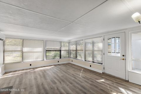 Single Family Residence in Jacksonville FL 6305 BAY RIDGE Road 7.jpg