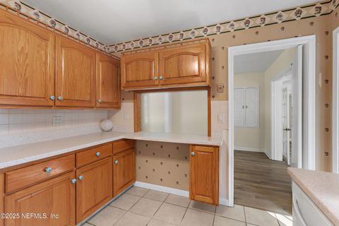 Single Family Residence in Jacksonville FL 6305 BAY RIDGE Road 9.jpg