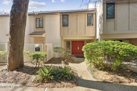 Condominium in Fernandina Beach FL 2098 BEACH WOOD Road.jpg