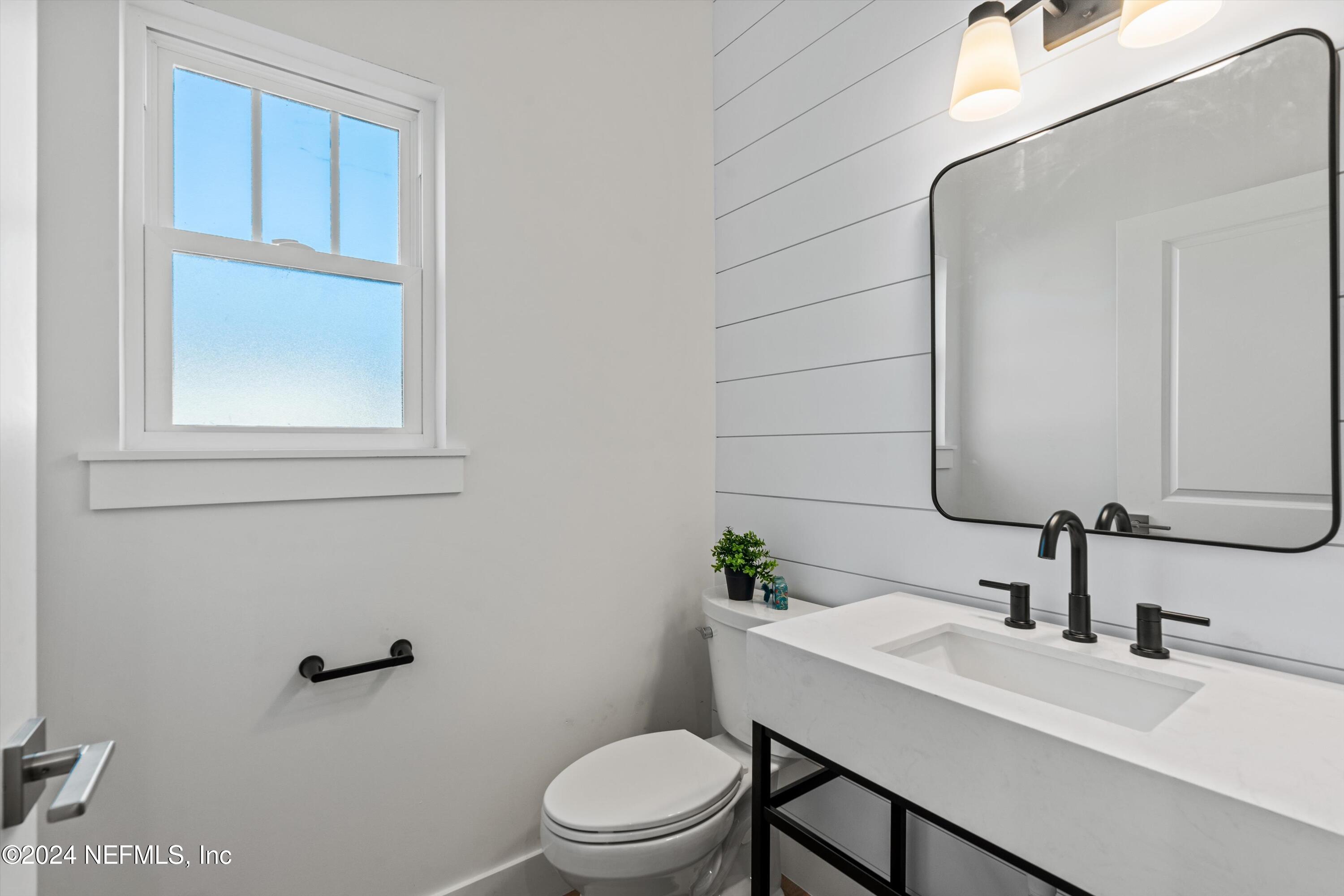 Single Family Residence in Jacksonville Beach FL 240 S 10TH Street 5.jpg