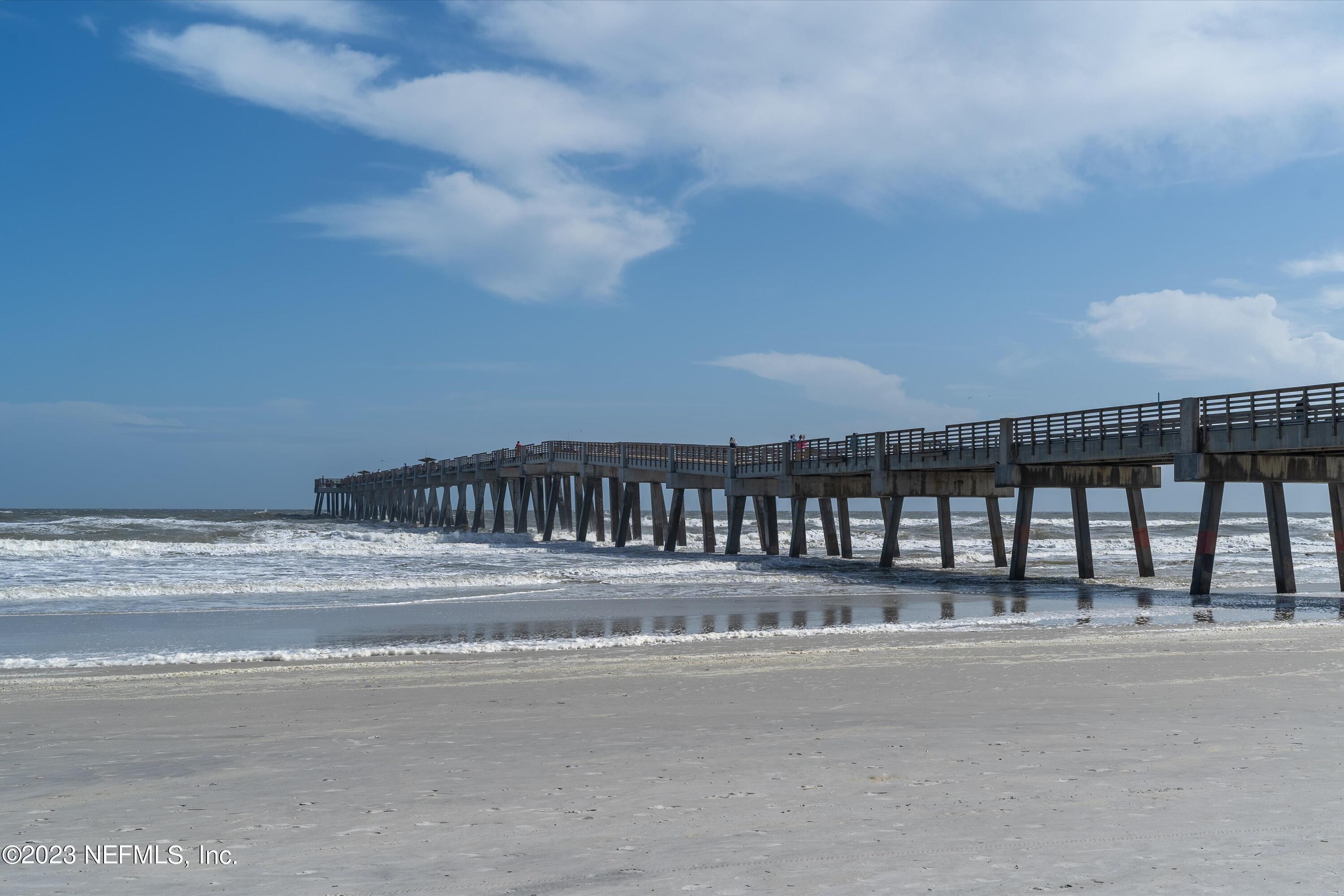 Single Family Residence in Jacksonville Beach FL 240 S 10TH Street 33.jpg