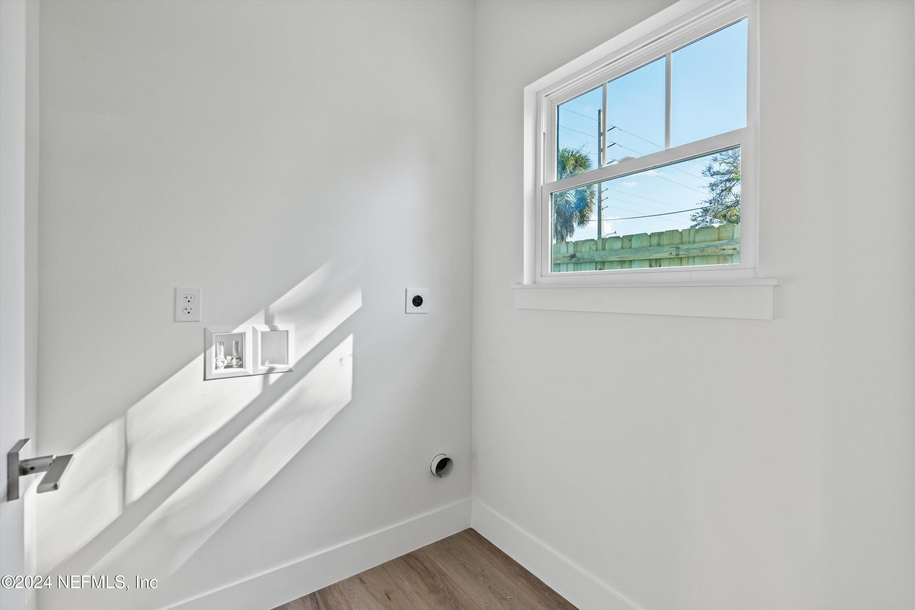 Single Family Residence in Jacksonville Beach FL 240 S 10TH Street 12.jpg
