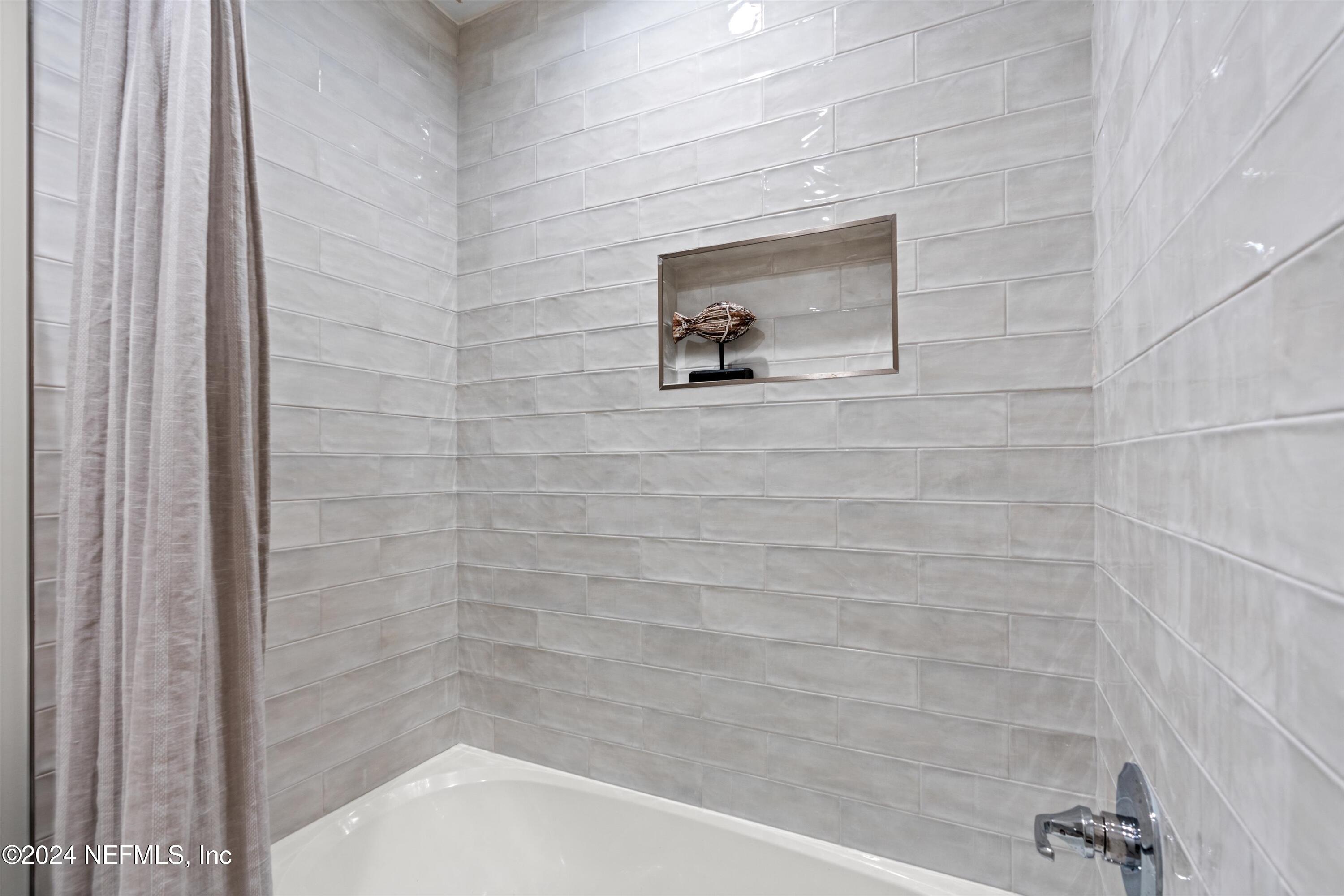 Single Family Residence in Jacksonville Beach FL 240 S 10TH Street 25.jpg