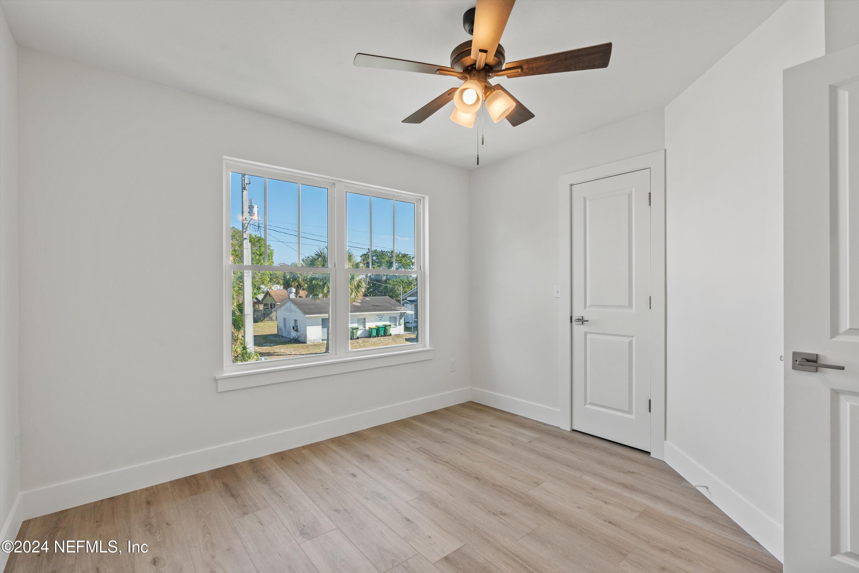 Single Family Residence in Jacksonville Beach FL 240 S 10TH Street 26.jpg