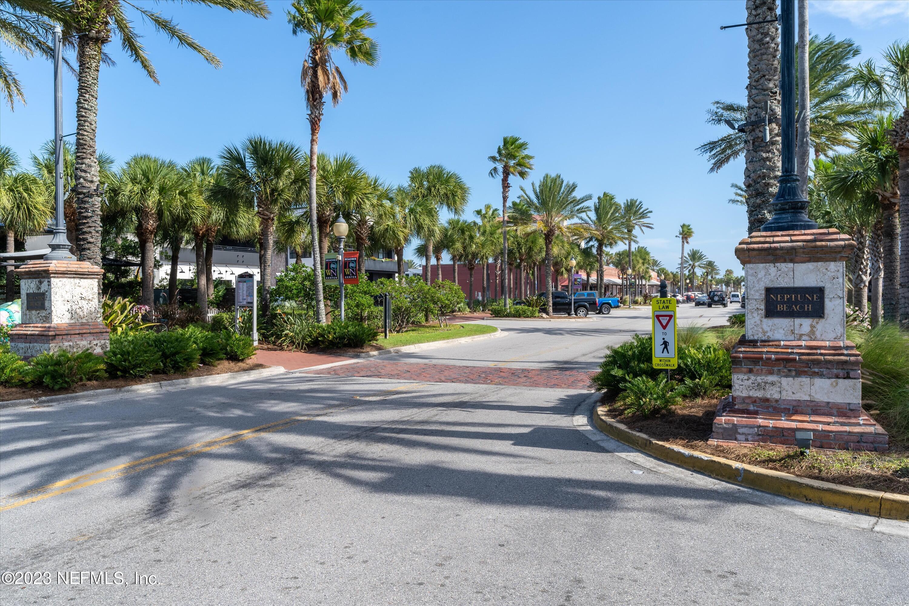 Single Family Residence in Jacksonville Beach FL 240 S 10TH Street 34.jpg
