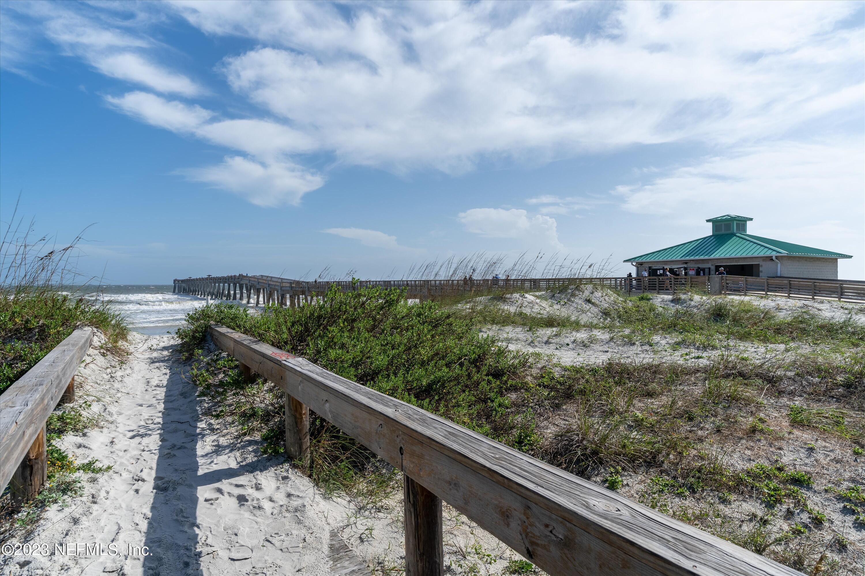 Single Family Residence in Jacksonville Beach FL 240 S 10TH Street 32.jpg