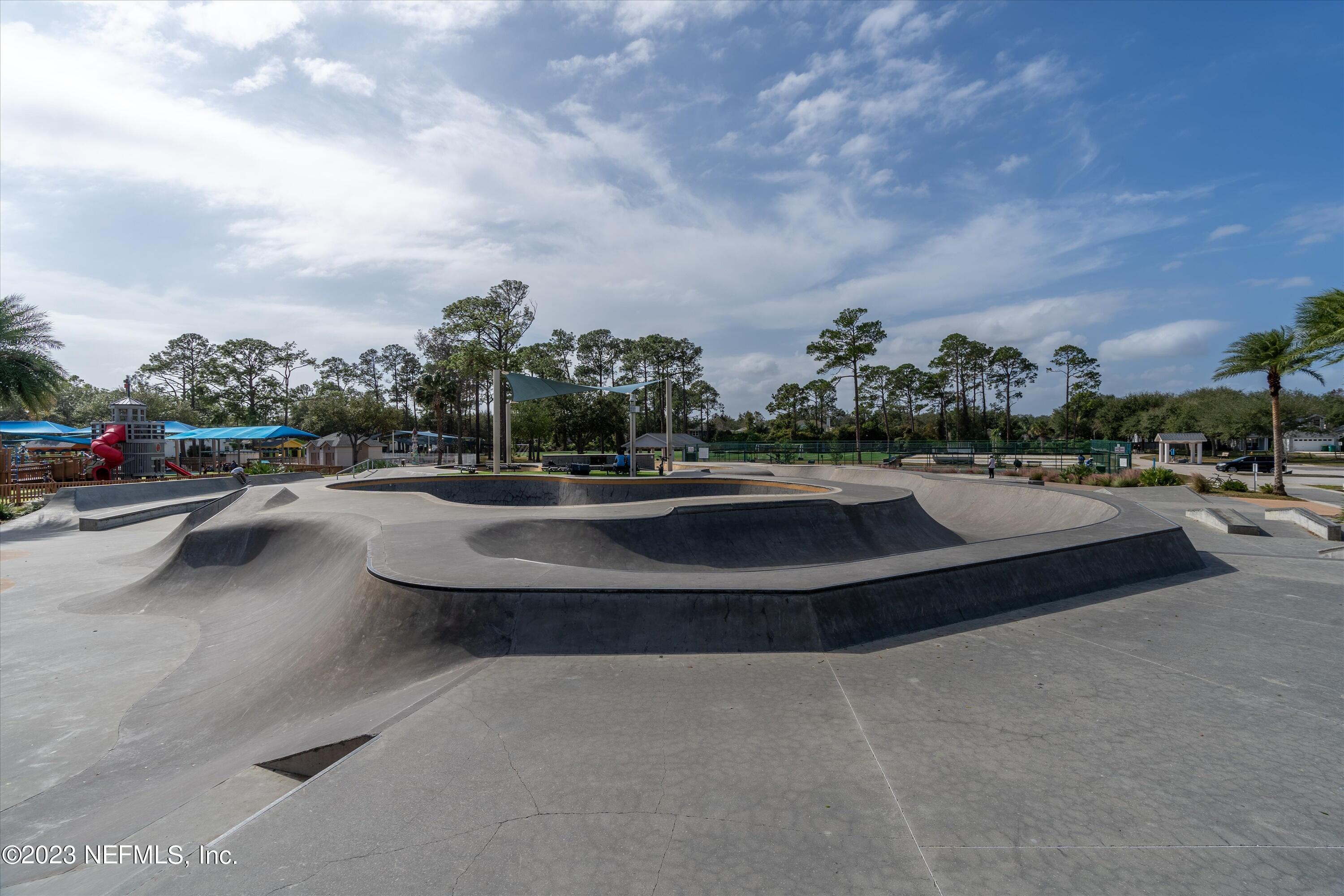 Single Family Residence in Jacksonville Beach FL 240 S 10TH Street 36.jpg