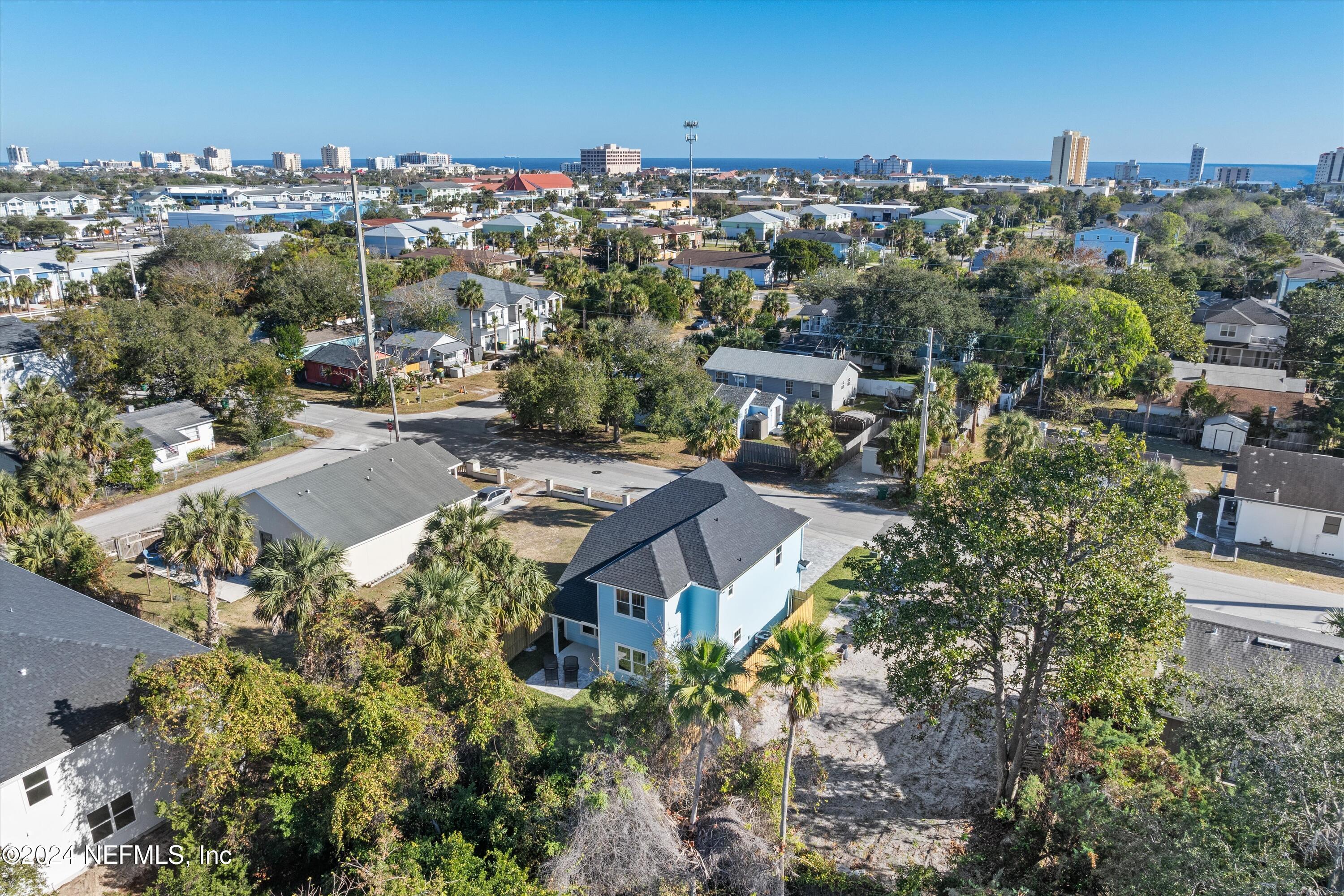 Single Family Residence in Jacksonville Beach FL 240 S 10TH Street 31.jpg