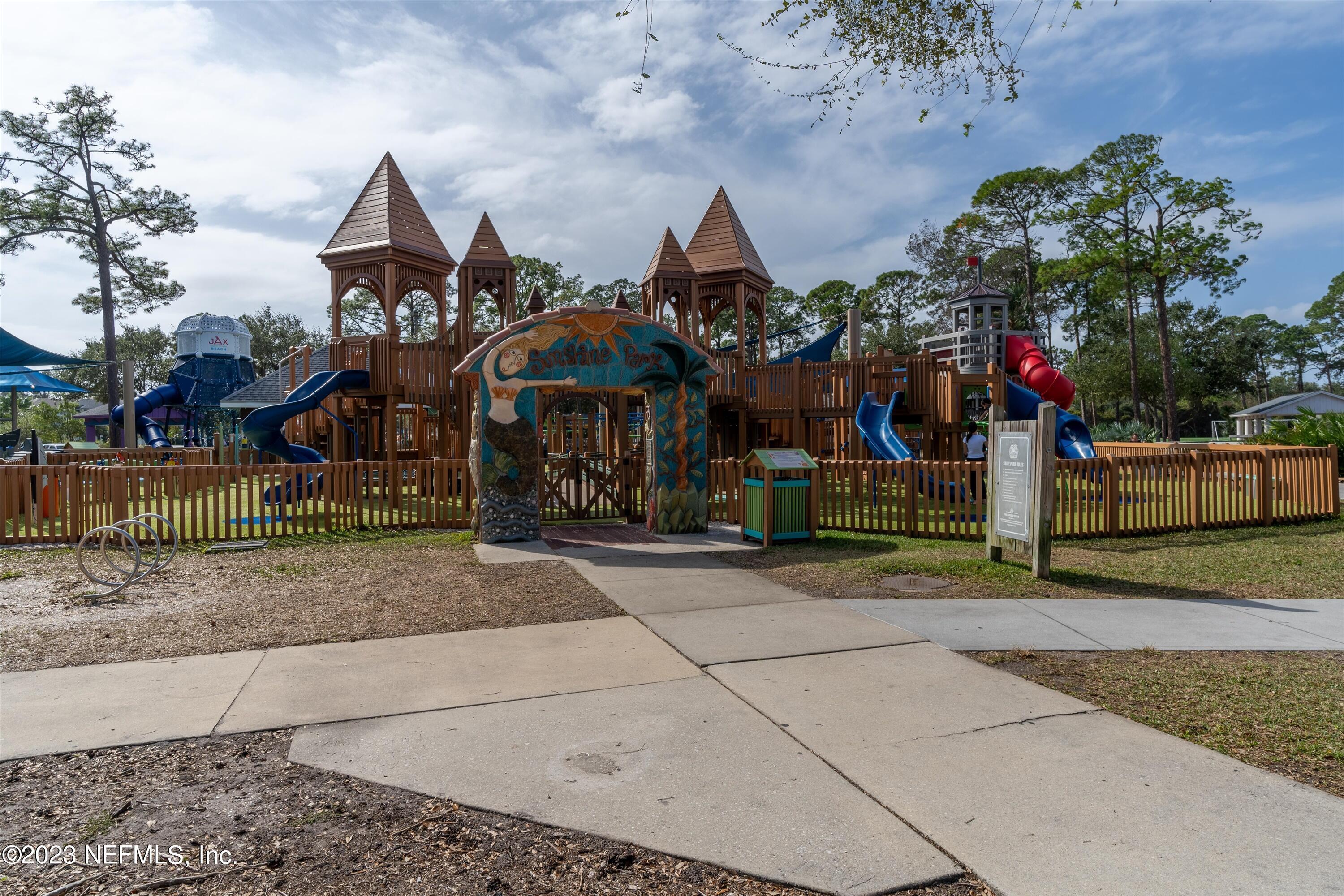 Single Family Residence in Jacksonville Beach FL 240 S 10TH Street 43.jpg