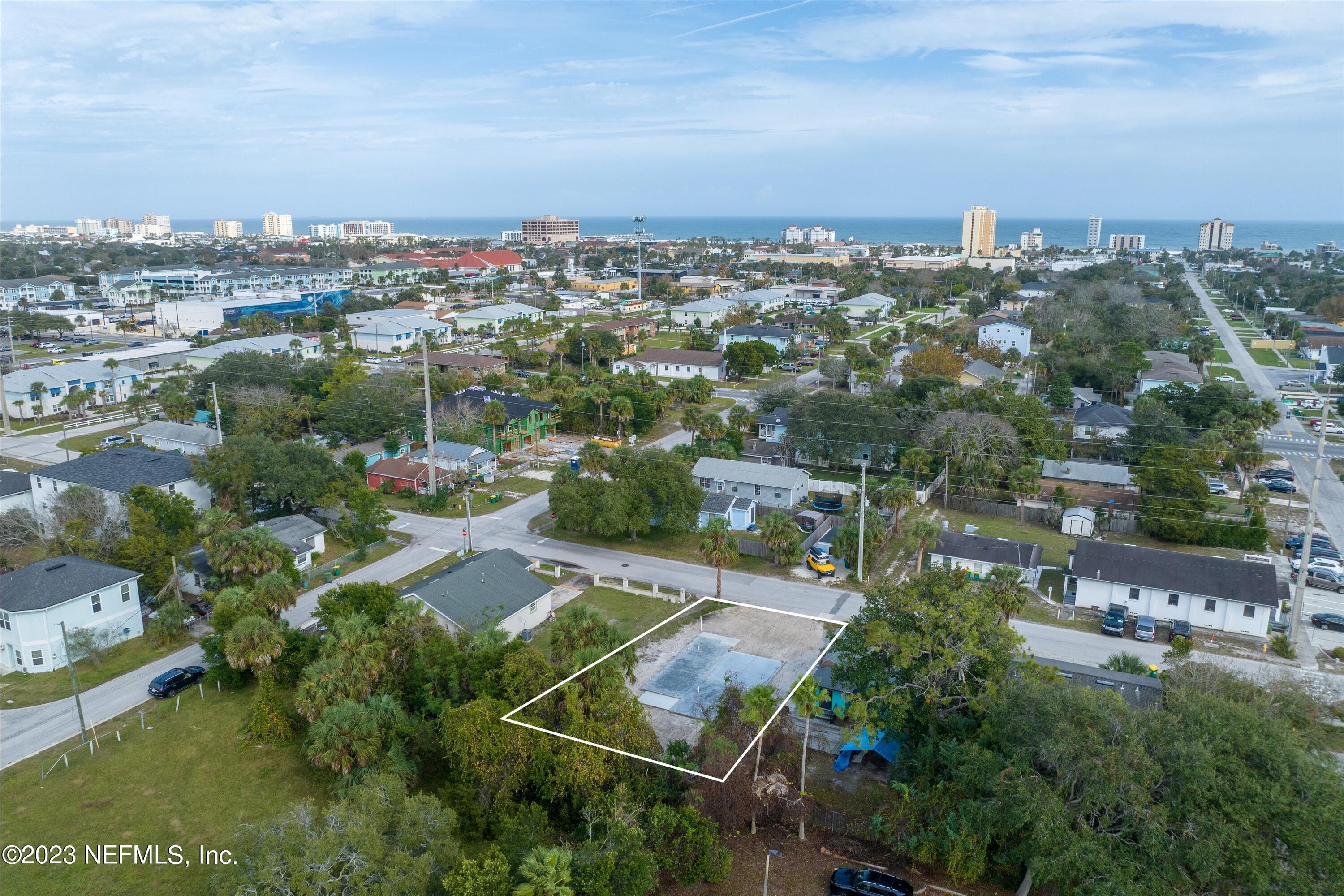 Single Family Residence in Jacksonville Beach FL 240 S 10TH Street 44.jpg