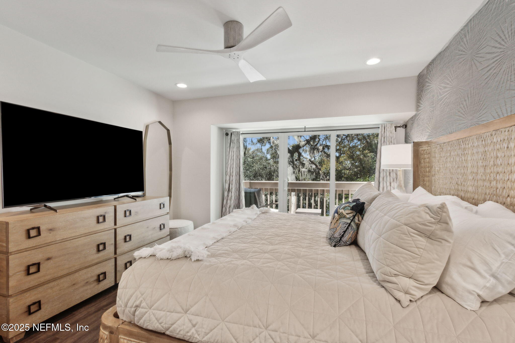 Condominium in Fernandina Beach FL 2055 BEACH WOOD Road 30.jpg