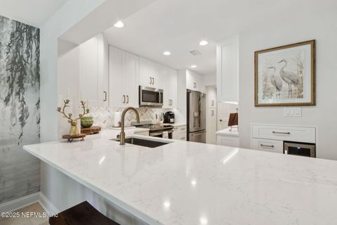 Condominium in Fernandina Beach FL 2055 BEACH WOOD Road 16.jpg