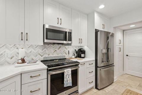 Condominium in Fernandina Beach FL 2055 BEACH WOOD Road 18.jpg