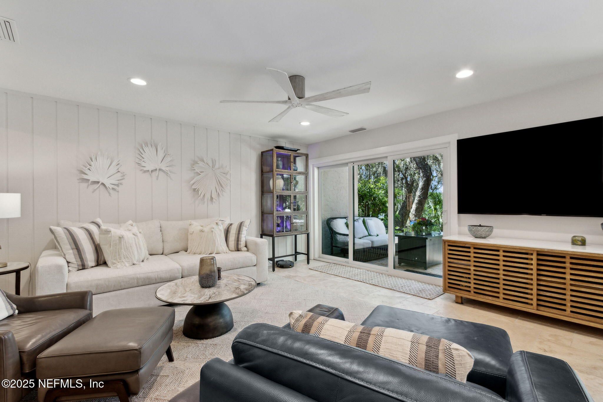 Condominium in Fernandina Beach FL 2055 BEACH WOOD Road 12.jpg