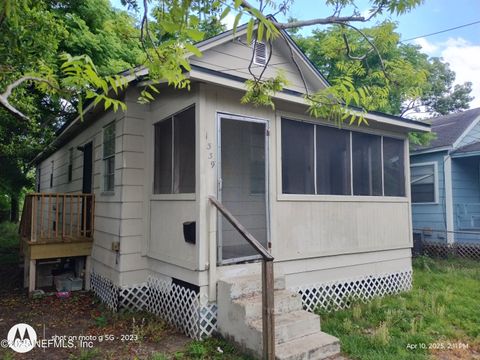Single Family Residence in Jacksonville FL 1339 MOUNT HERMAN Street.jpg
