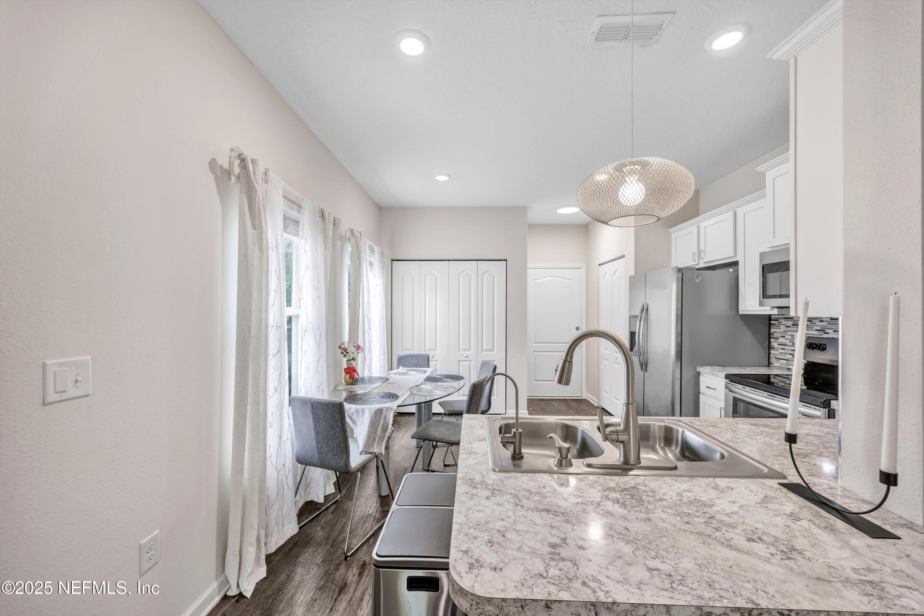 Townhouse in Jacksonville FL 8115 ECHO SPRINGS Road 7.jpg