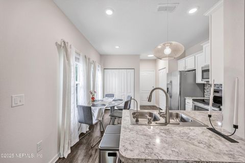 Townhouse in Jacksonville FL 8115 ECHO SPRINGS Road 7.jpg