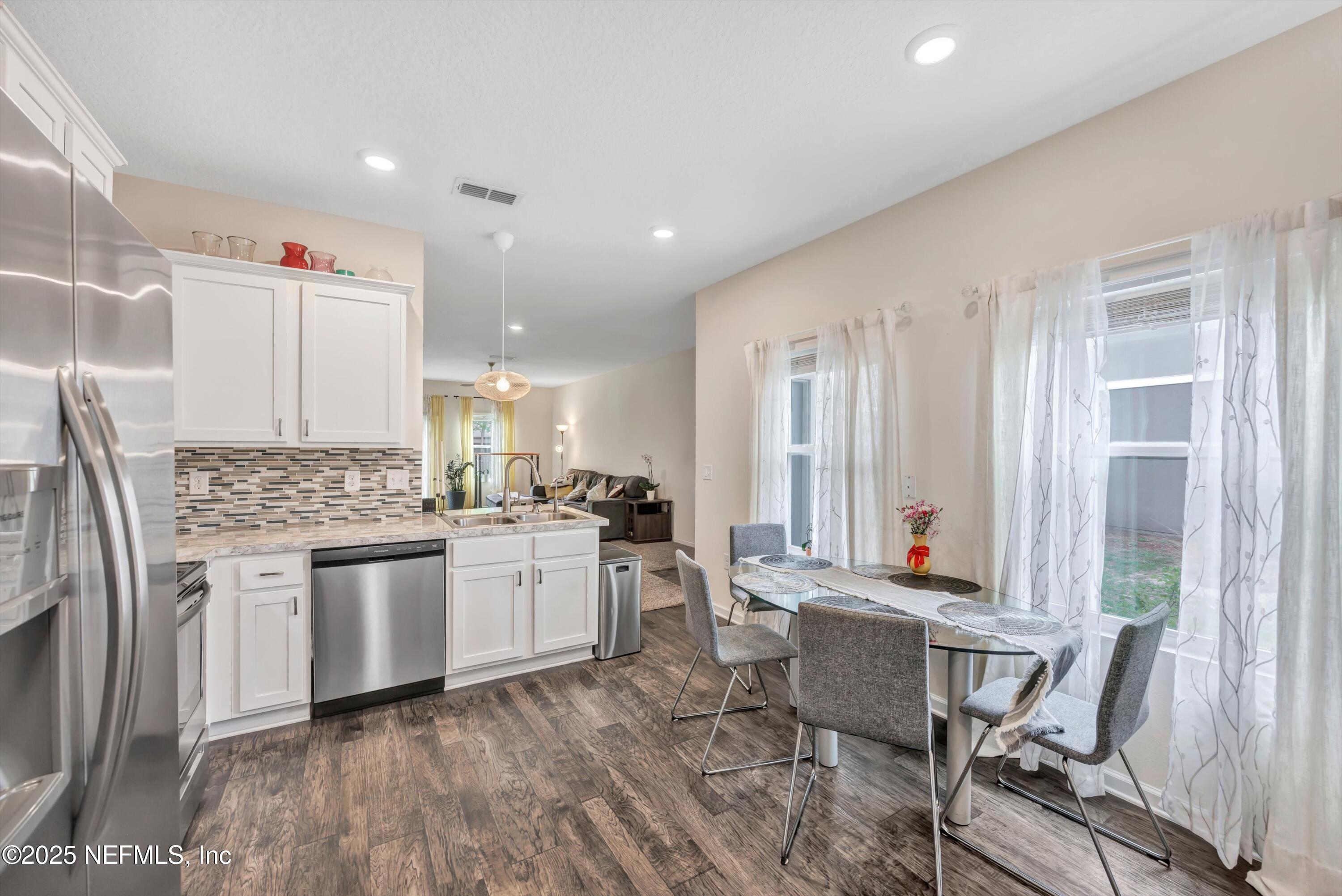 Townhouse in Jacksonville FL 8115 ECHO SPRINGS Road 11.jpg