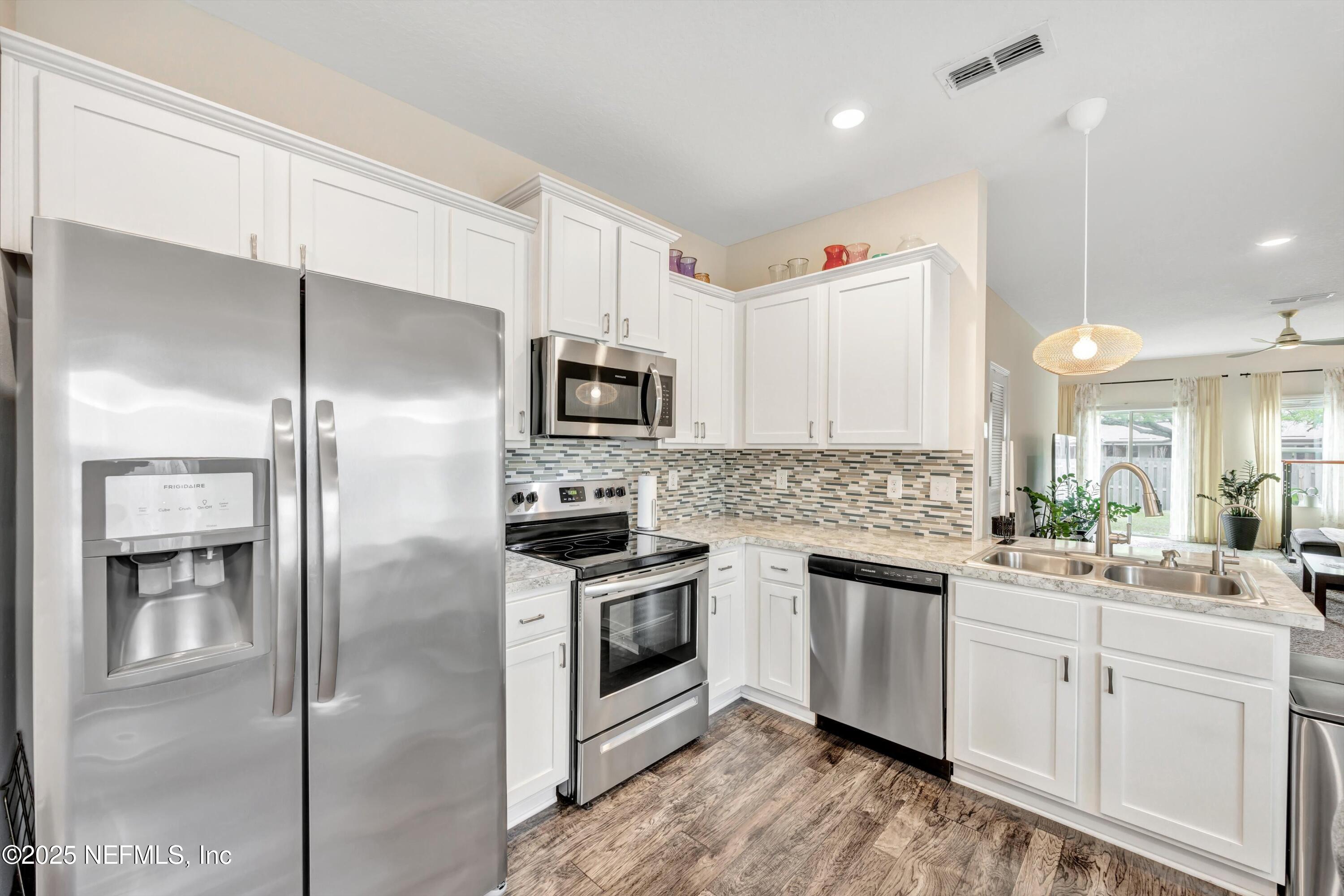 Townhouse in Jacksonville FL 8115 ECHO SPRINGS Road 9.jpg