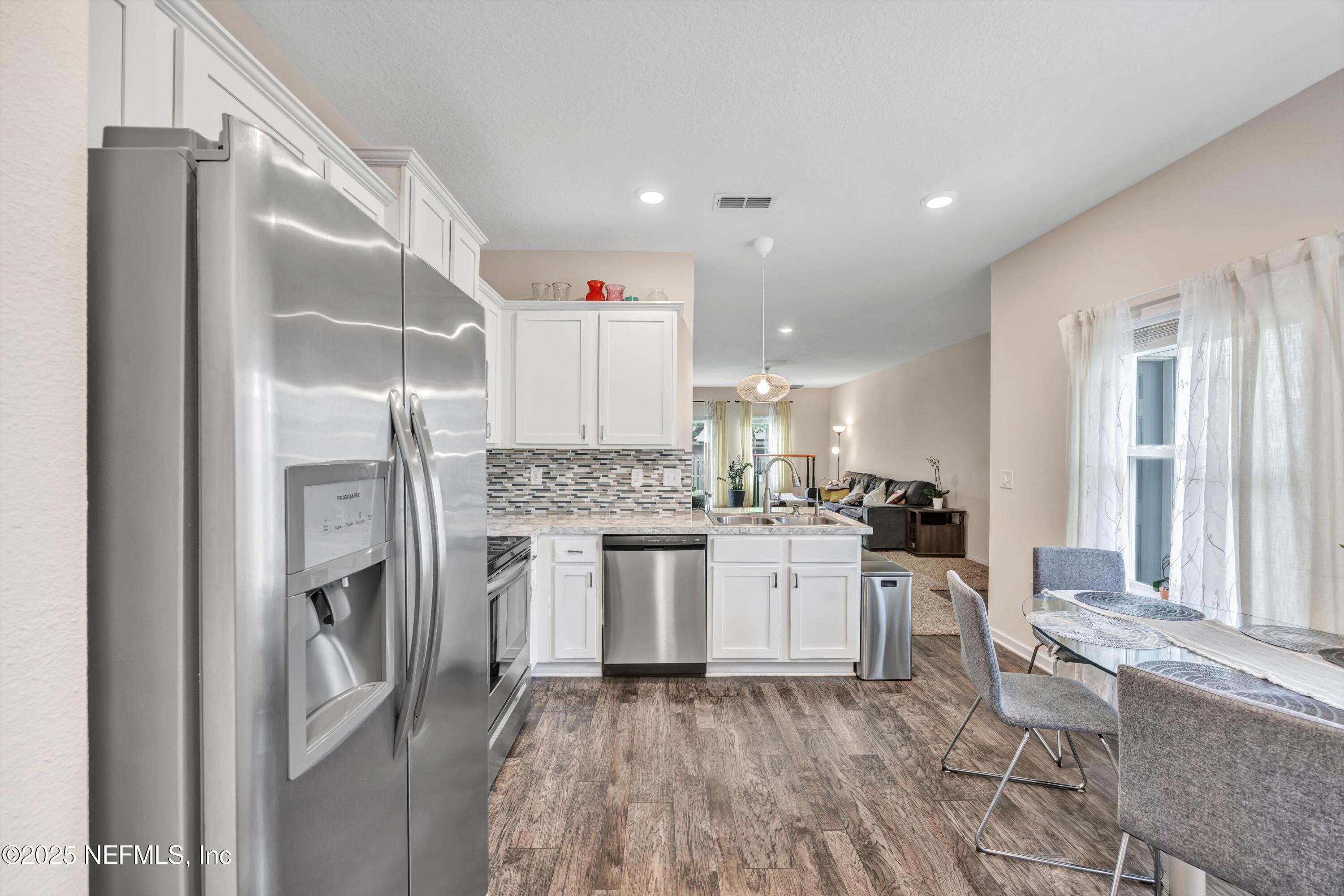 Townhouse in Jacksonville FL 8115 ECHO SPRINGS Road 10.jpg