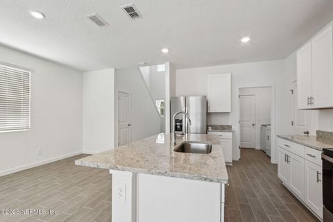 Single Family Residence in Jacksonville FL 10795 LISHWOOD Way 11.jpg