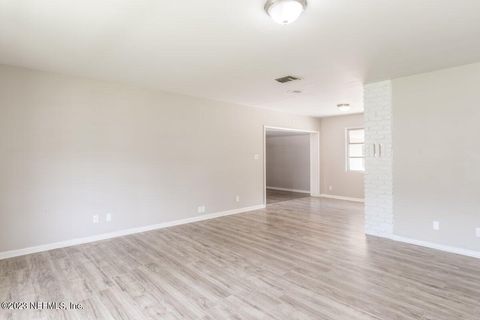 Single Family Residence in Jacksonville FL 727 ANTIGUA Road 3.jpg