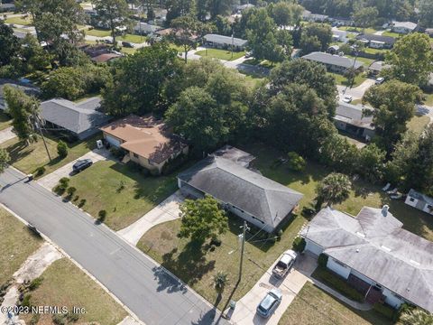 Single Family Residence in Jacksonville FL 727 ANTIGUA Road 28.jpg