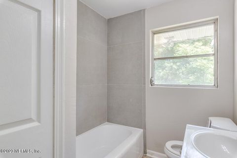 Single Family Residence in Jacksonville FL 727 ANTIGUA Road 19.jpg
