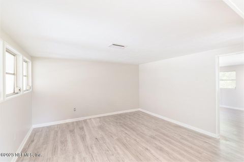 Single Family Residence in Jacksonville FL 727 ANTIGUA Road 10.jpg