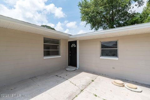 Single Family Residence in Jacksonville FL 727 ANTIGUA Road 24.jpg