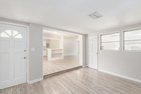 Single Family Residence in Jacksonville FL 727 ANTIGUA Road 9.jpg